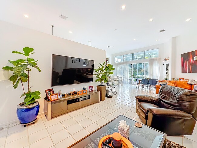 Building Photo - 11853 Fountainside Cir