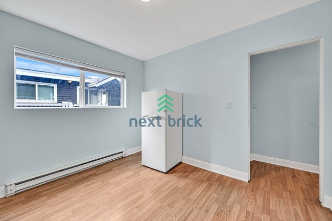 Building Photo - 4 BED & 2 BATH DUPLEX FOR RENT