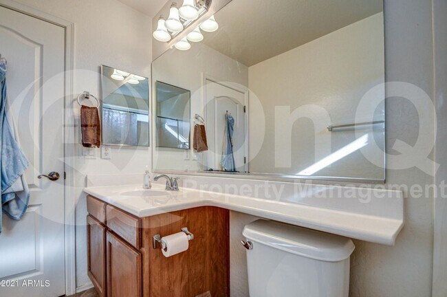 Building Photo - 4273 E Oakland St
