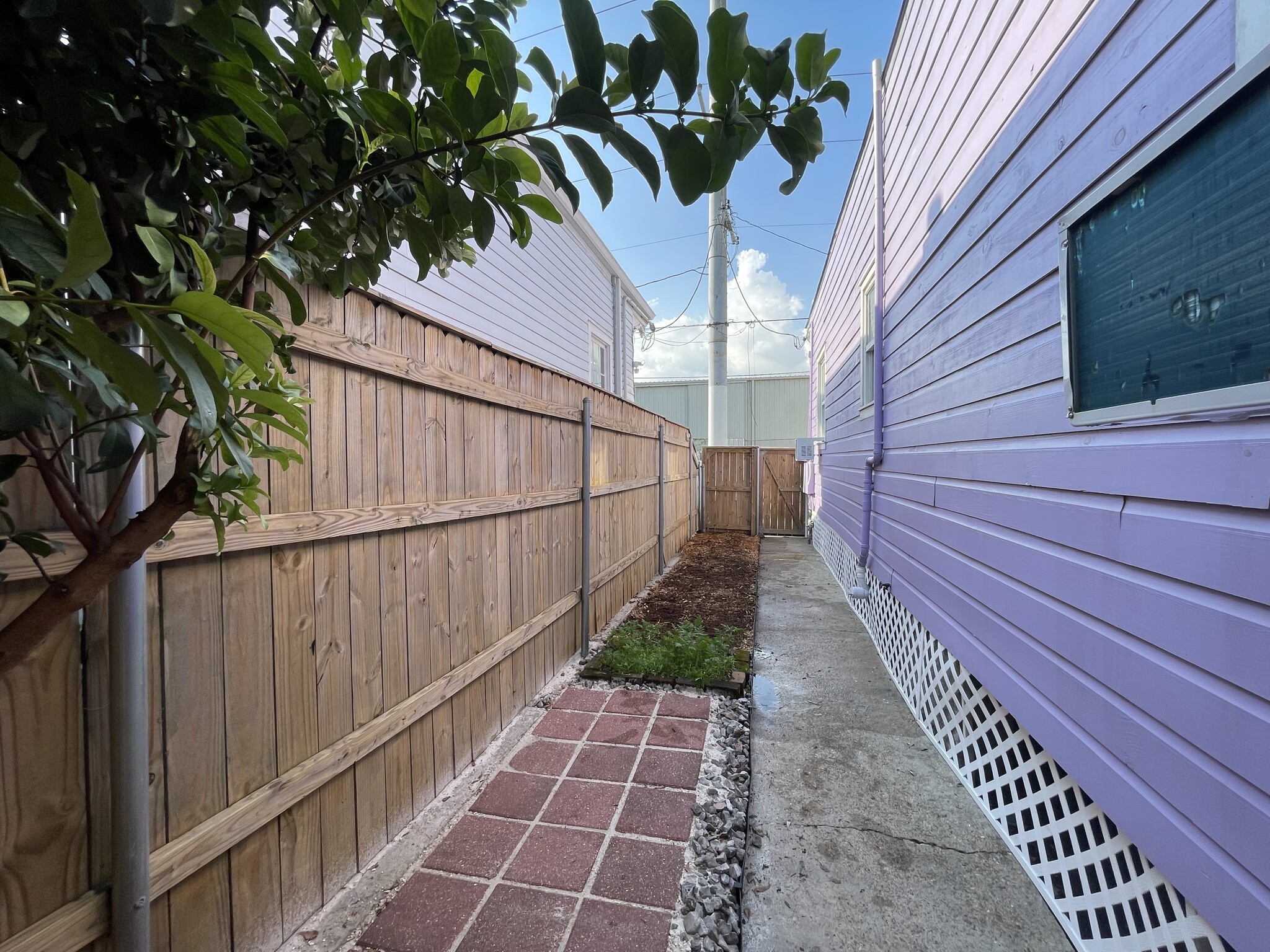 Building Photo - 4810 Annunciation St