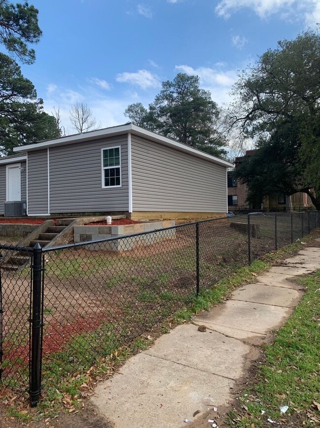 Building Photo - 1068 Blanchard Pl