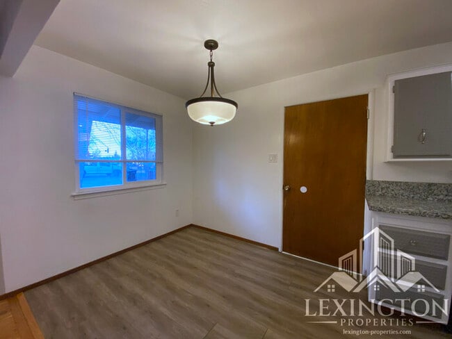 Building Photo - Charming, Orangevale Home with Spacious Yard! – 3BD/2BA