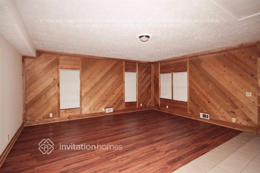 Building Photo - 4640 Mountain Creek Dr