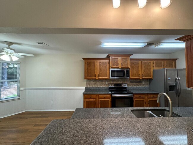 Building Photo - 64 Hampton Cir