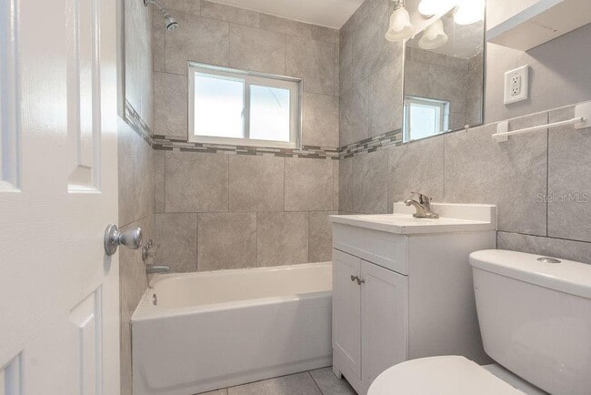 Building Photo - 1404 N Garfield Ave