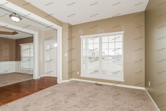 Building Photo - 1122 The Crossings Dr