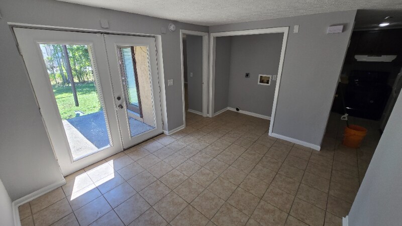 Building Photo - 825 Bradley Cir