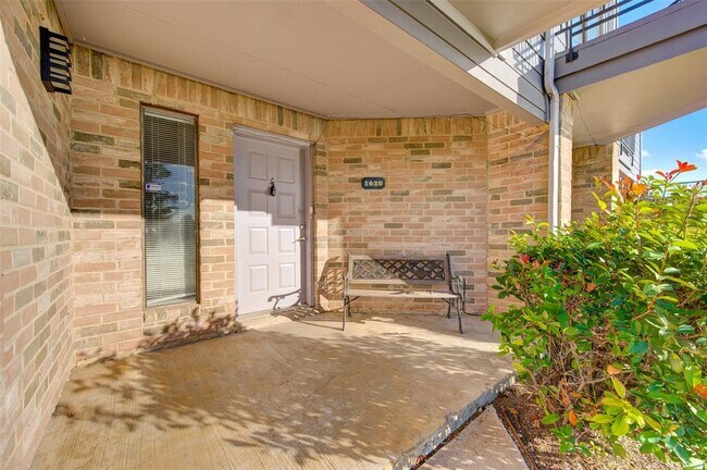 Building Photo - 1620 Good Day Dr