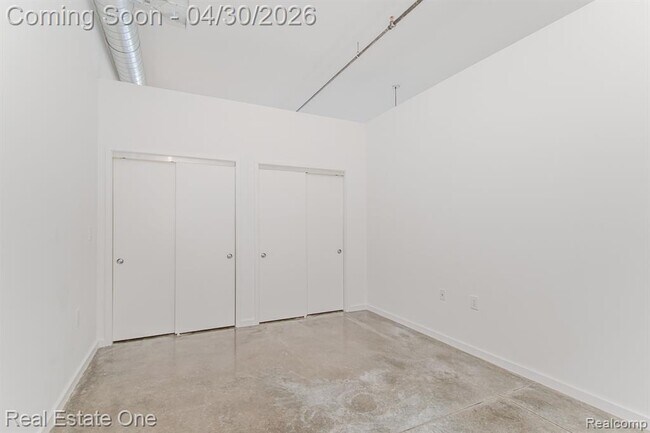 Building Photo - 211 E 9 Mile Rd