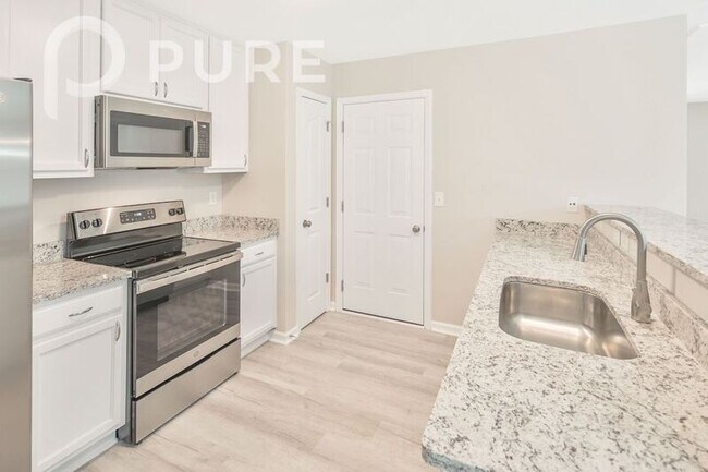 Building Photo - 4645 Esmeralda Drive