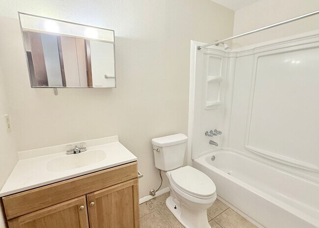 Building Photo - Charming 3-Bedroom Home