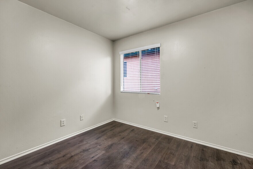 Building Photo - 5243 Huntington Dr N