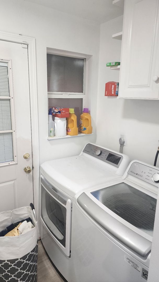 Building Photo - Renovated 4-Bedroom Single-Level Home in Quiet Kent Central Location