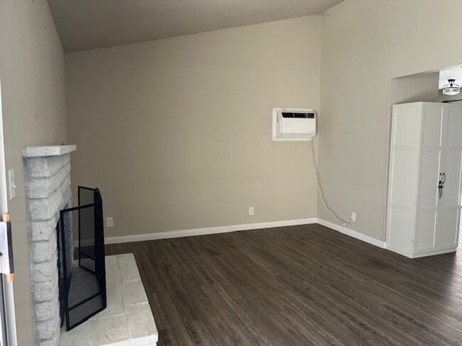 Building Photo - 3 Bed 2 Bath House located in the Heart of Tehachapi! Available 3/1/2026!