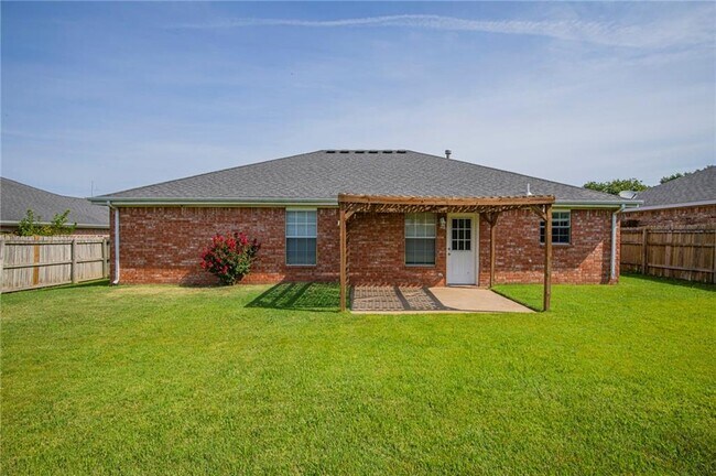 Building Photo - 808 Jon Dr