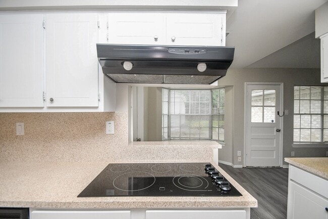 Building Photo - 422 Skywood Dr