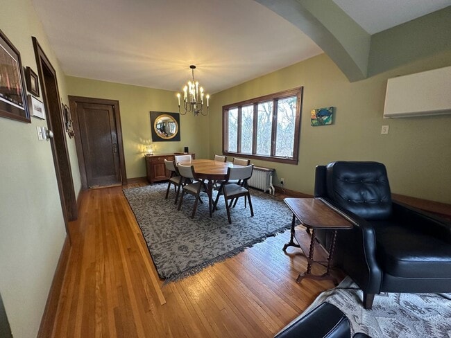 Building Photo - Wonderful 4BR 3BA w/ 2 Car Garage on 1.38 Acres in desirable Mendota Heights neighborhood!