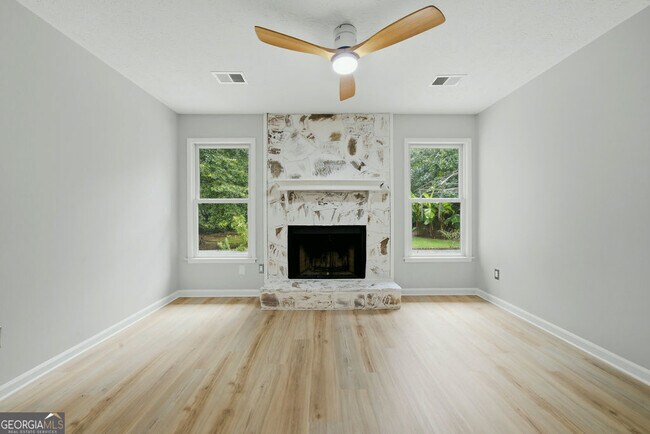 Building Photo - 210 Meadow Run