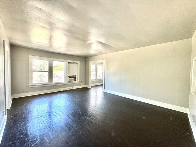 Building Photo - 1658 W Main St