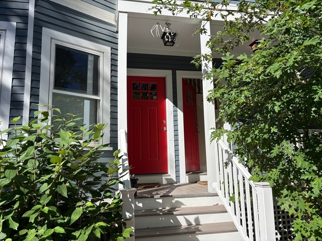 Building Photo - 11 Traymore St