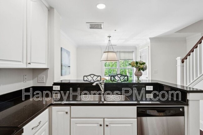 Building Photo - 728 S Shelmore Blvd