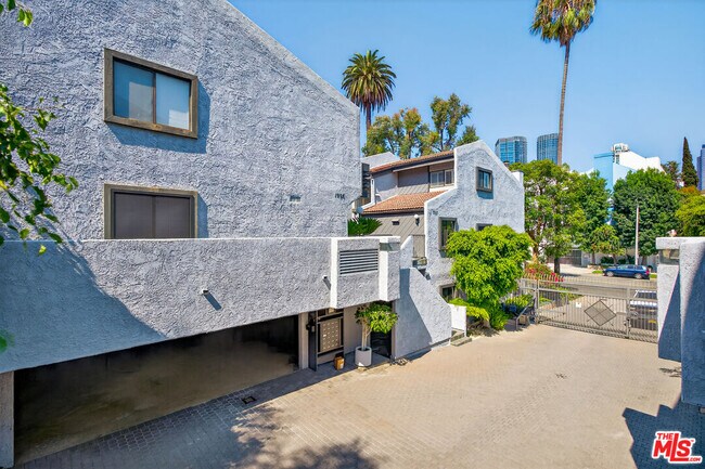 Building Photo - 1920 Pandora Ave