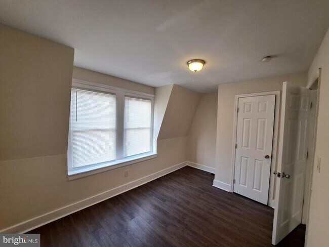 Building Photo - 1100 Green St