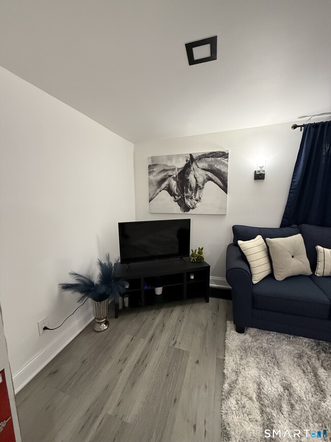 Building Photo - 5 Winthrop St