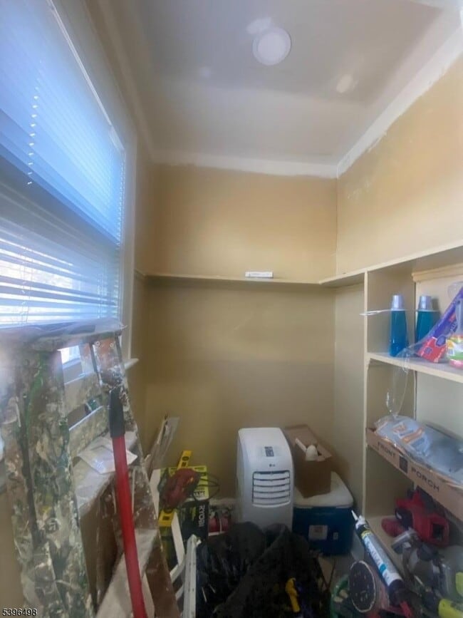 Building Photo - 61 Wainwright St