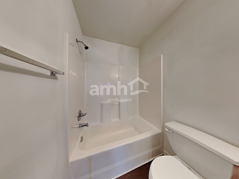 Building Photo - 1843 Longmont Dr