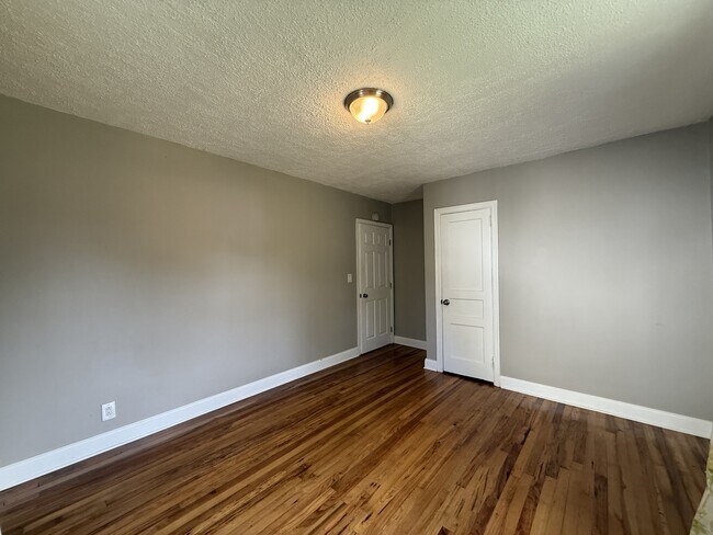 Building Photo - 2336 Boxwood Ln NE
