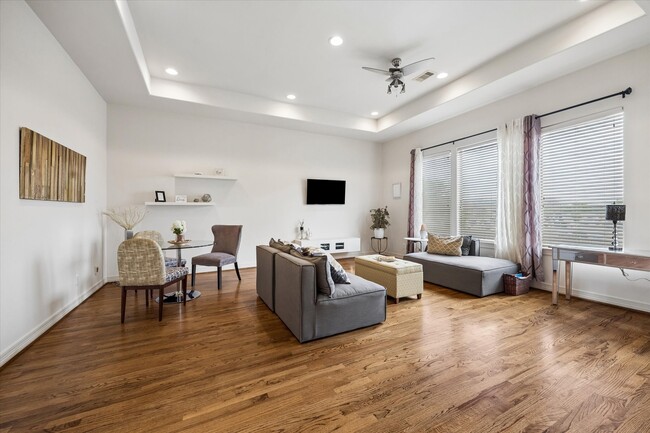 Building Photo - 3804 Center Plaza Dr