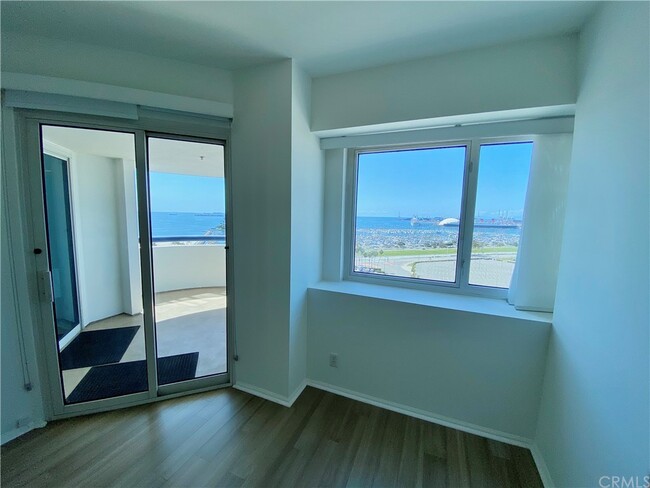 Building Photo - 525 E Seaside Way