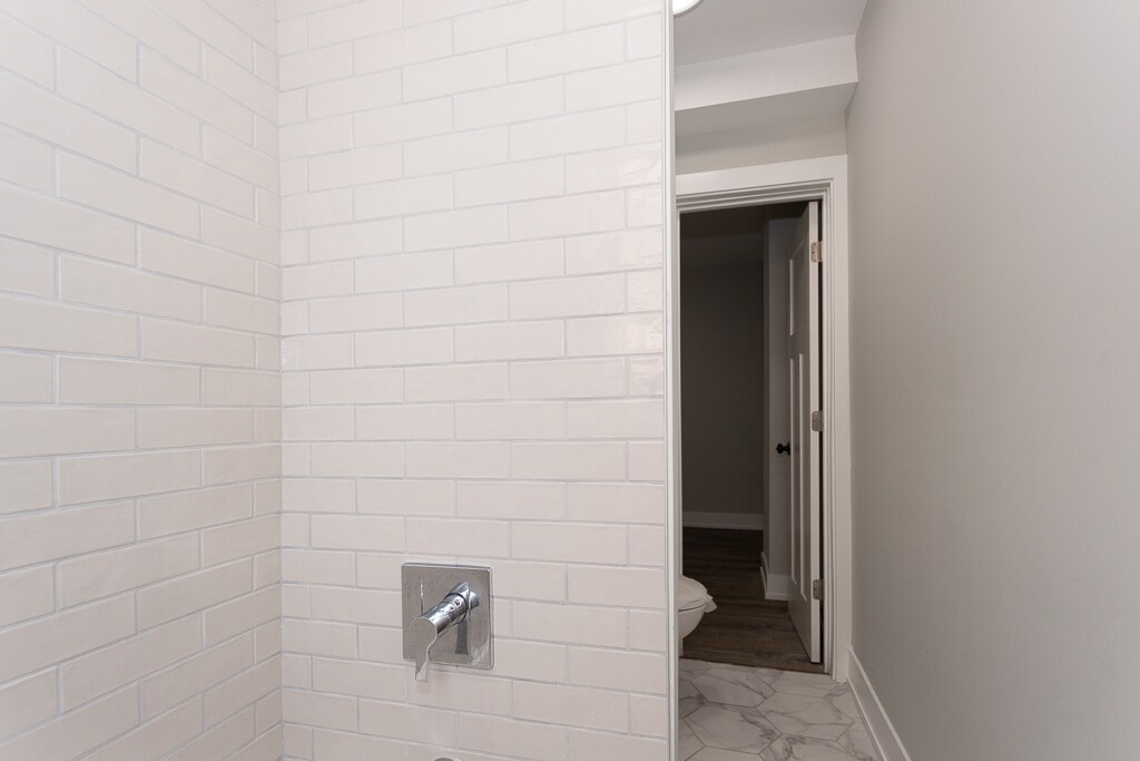 Building Photo - 508 W Belmont