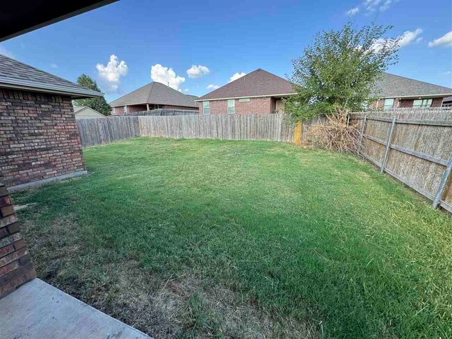 Building Photo - 2310 SW 45th St