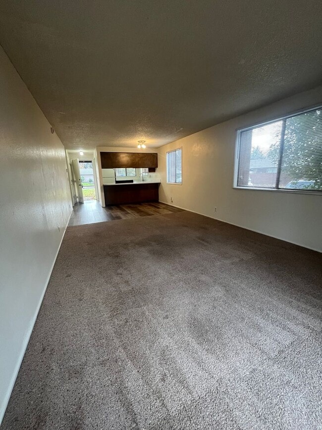 Building Photo - 2-Bedroom 1-Bathroom Tri-Plex in Thurston!