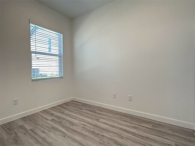 Building Photo - 960 Ventnor Ave