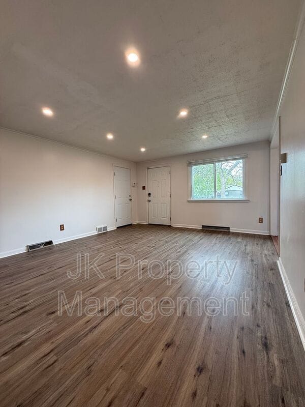 Building Photo - 3005 7th Ave N