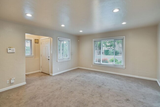 Building Photo - 5400-5402 Folsom Blvd