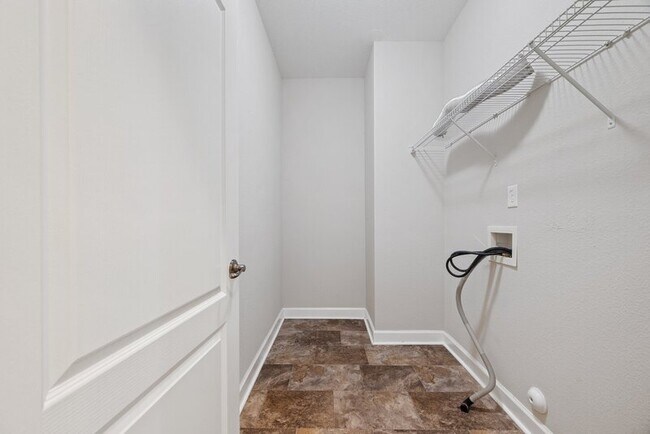 Building Photo - 623 Freeman Dr