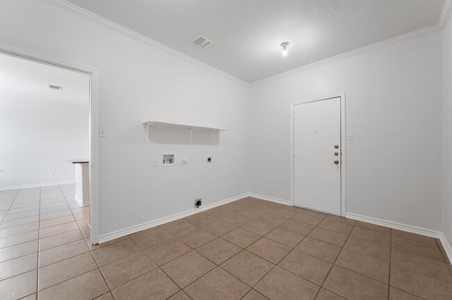 Building Photo - 1635 Bayland St