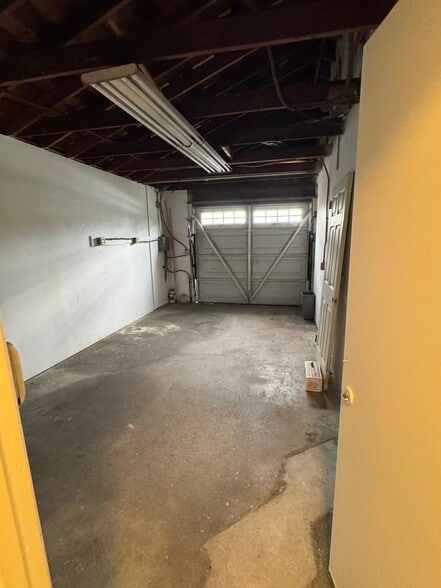 Once car Garage or storage - 11305 Sheldon St