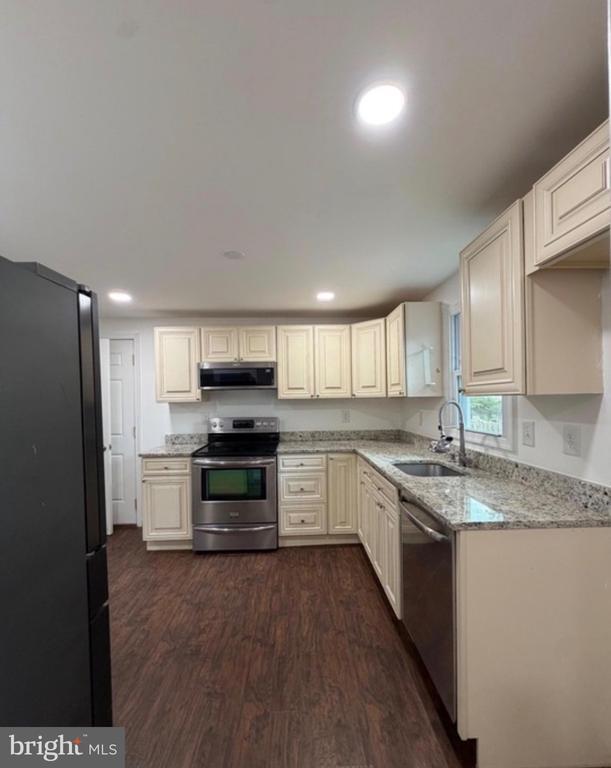 Building Photo - 1358 Raleigh Dr