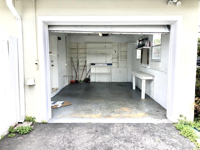Building Photo - 462 S Haverhill Rd
