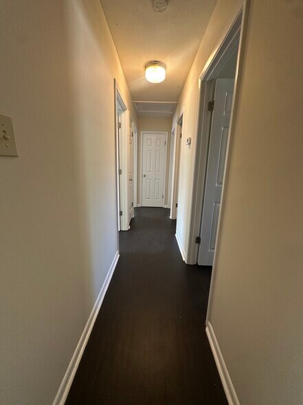 Building Photo - 330 Milburn Dr