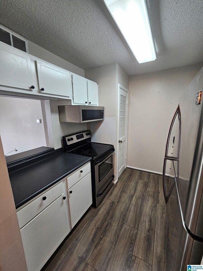 Building Photo - 1303 Woodland Vlg