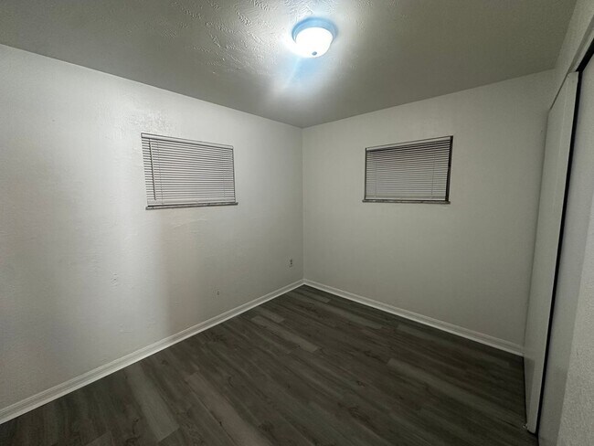 Building Photo - 5527 Bryson Dr