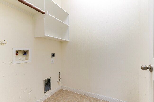 Building Photo - 26311 Groveton Court