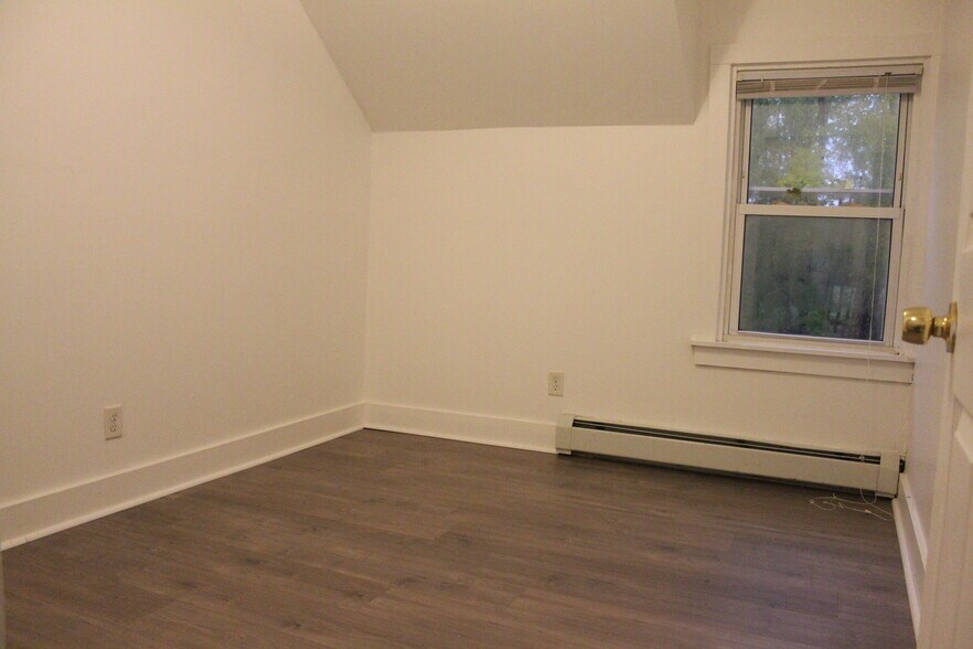 Office or Bedroom - 16 Bowling Ln