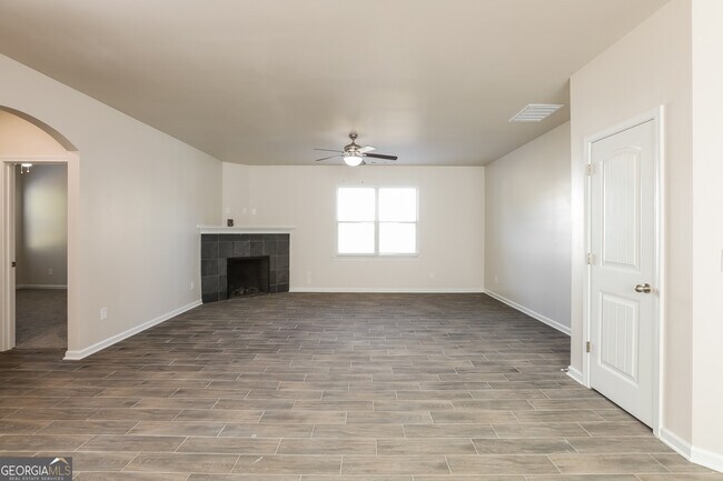 Building Photo - 188 Palisades Dr